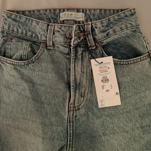 Brand new jeans ,, still with tags never worn.